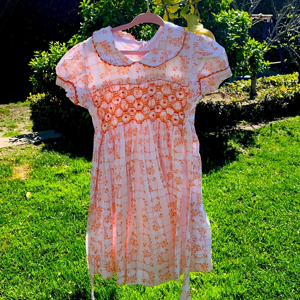 Girls smocked dress NWOT, around age 3-4